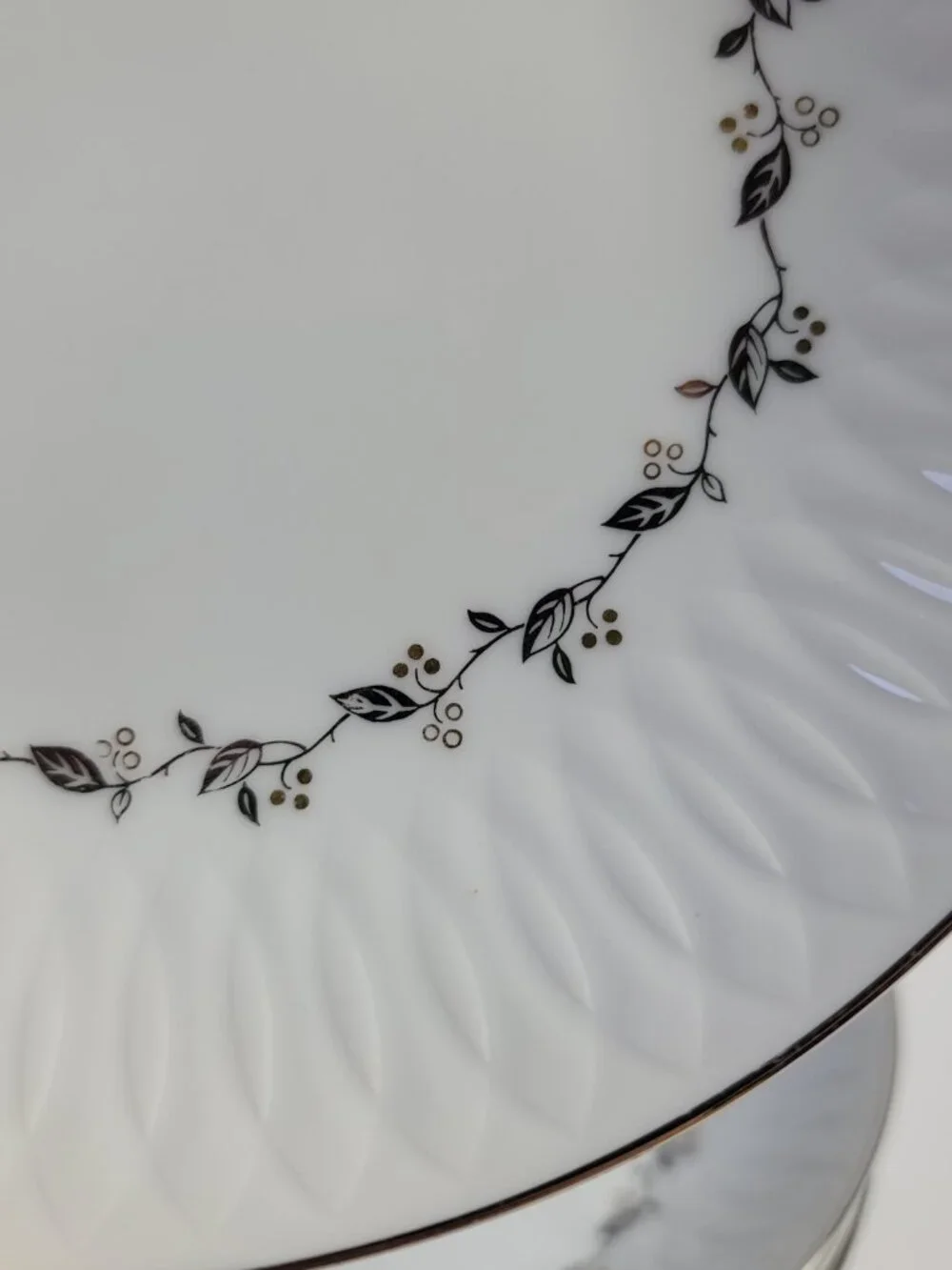 FOUR Sango Carillon Soup Bowls White Gold Berries Platinum Leaves